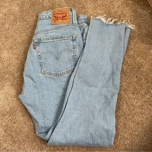 Levi light wash skinny jeans - size 26 length 28”